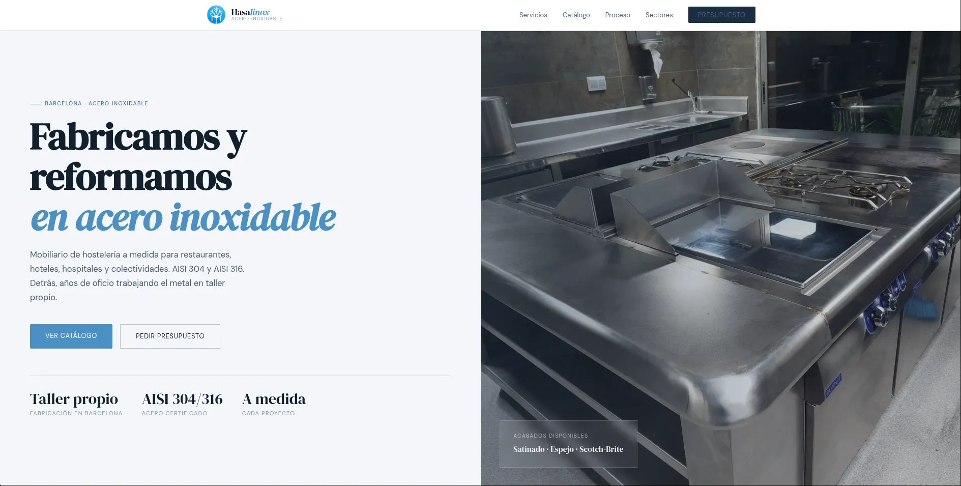 Portada de hasalinox.com: «Fabricamos y reformamos en acero inoxidable», junto a una cocina industrial de acero.